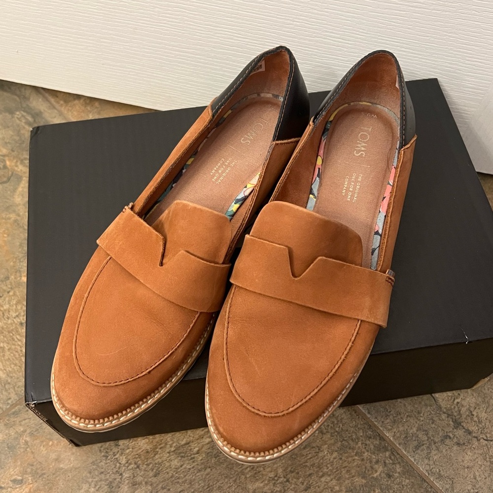 Women’s Toms 9.5 Loafers GUC
